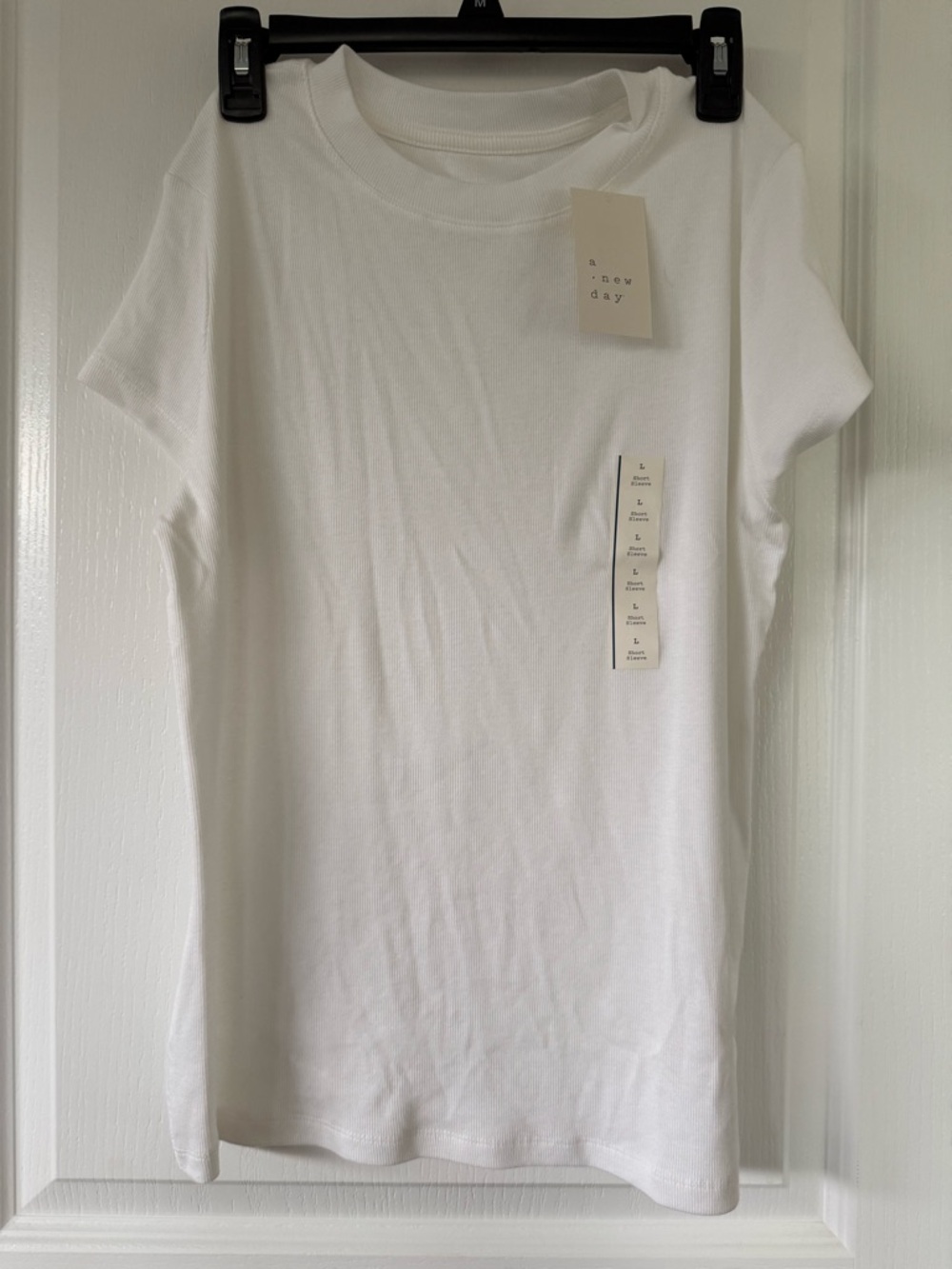BNWT- a new day (Target) ribbed women’s White Short Sleeve Crewneck Tee size L